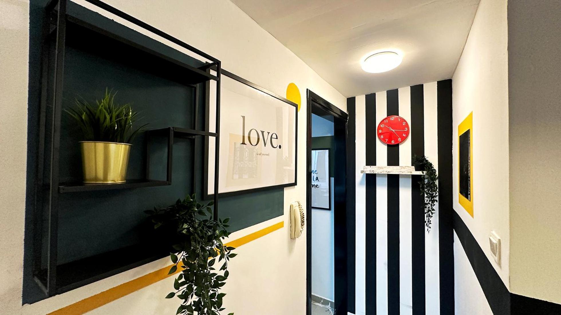 Blissful Partition In Bur Near Burjuman Metro * Дубай