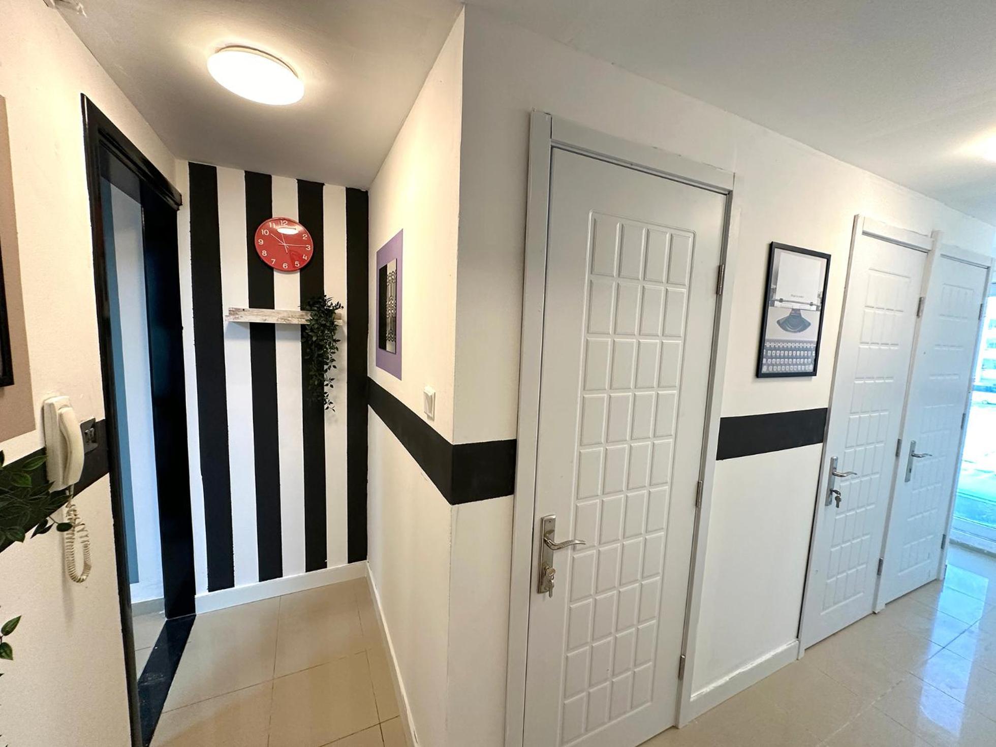 Blissful Partition In Bur Near Burjuman Metro * Дубай