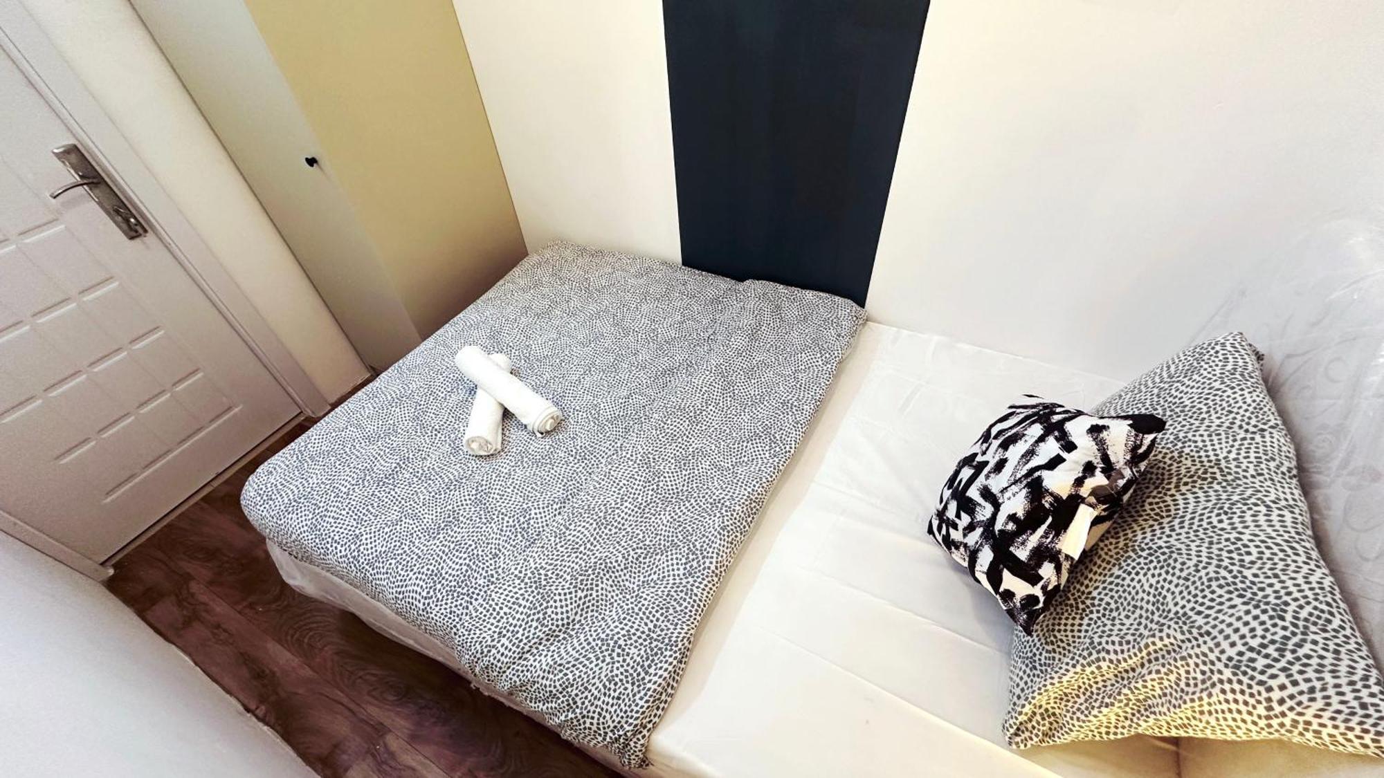 Blissful Partition In Bur Near Burjuman Metro Privatunterkunft *