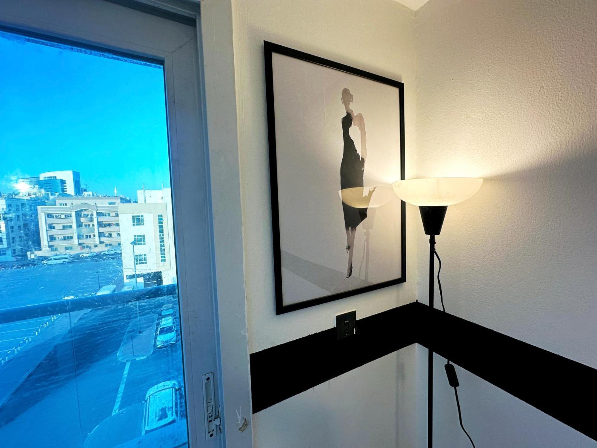 Blissful Partition In Bur Near Burjuman Metro Privatunterkunft